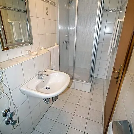 Szálloda Zur Laend Moosburg
