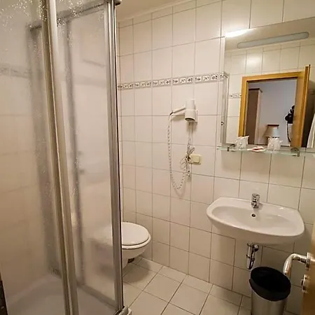 Zur Laend Szálloda 5*